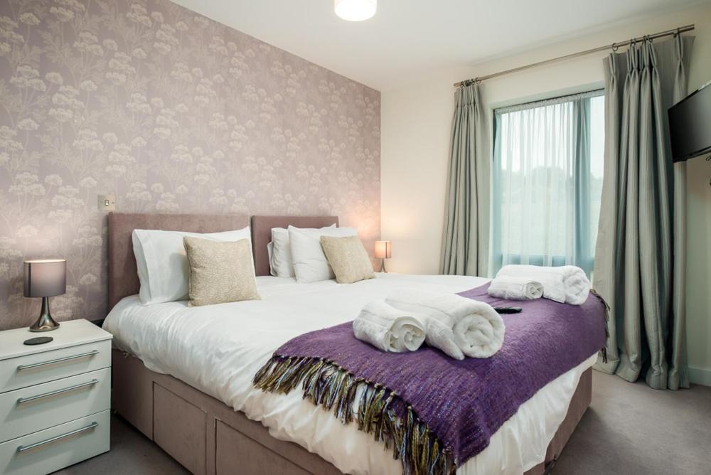 Solar Sanctuary- Skyline Balcony, City Centre, Three Floors, King Beds, Netflix And More! 巴斯 外观 照片
