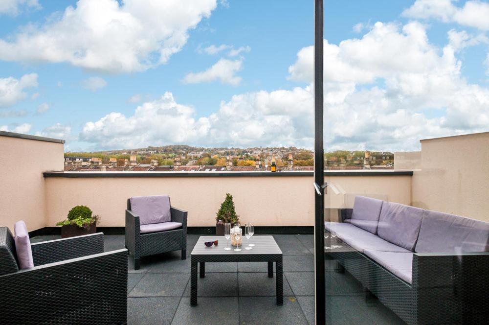 Solar Sanctuary- Skyline Balcony, City Centre, Three Floors, King Beds, Netflix And More! 巴斯 外观 照片